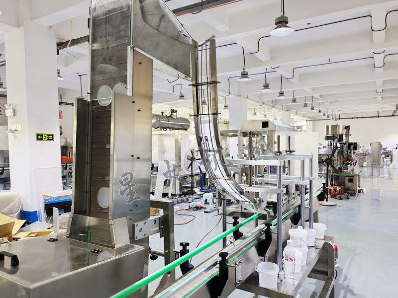 江蘇自動封口機(jī)-塑料桶壓蓋機(jī)