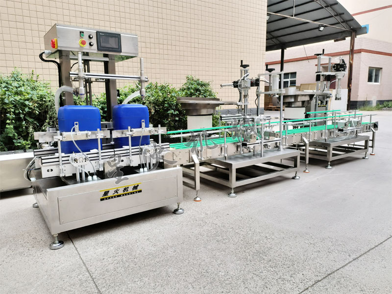 20KG化工溶液稱重灌裝機(jī)生產(chǎn)線實(shí)拍