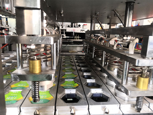 ڙC(j)O(sh)会(x)(ji)չʾ